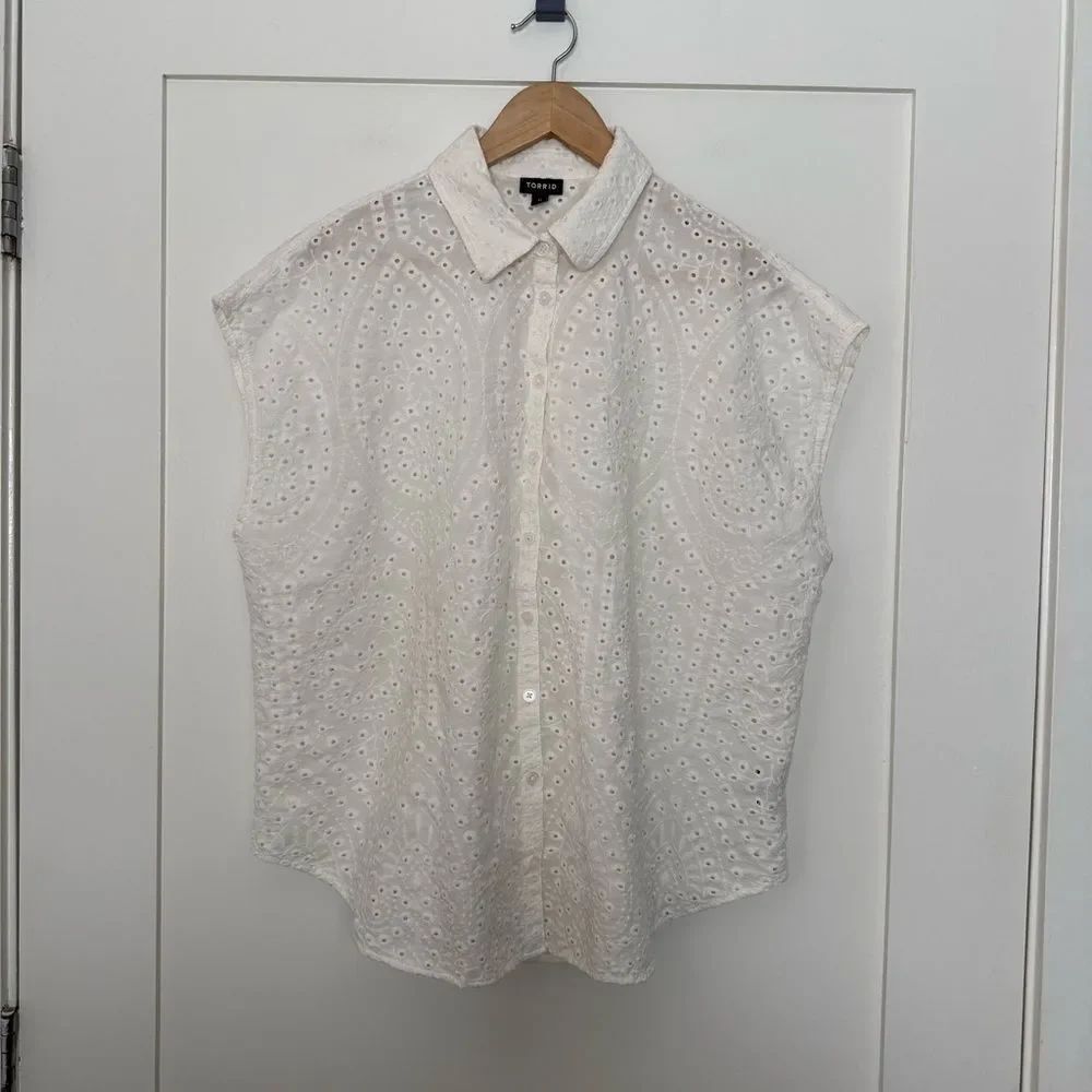 Torrid Voile Dolman Top Womens Sz 0 L White Eyelet Short Sleeve Button Up Cotton